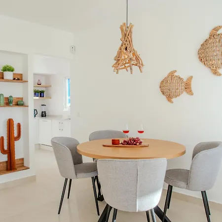 Kalandraka Close To Marina, Sea Views, Ac, Heated Pool Villa