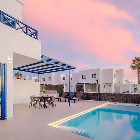 Kalandraka Close To Marina, Sea Views, Ac, Heated Pool