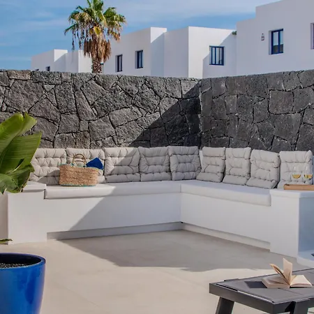 Kalandraka Close To Marina, Sea Views, Ac, Heated Pool Villa