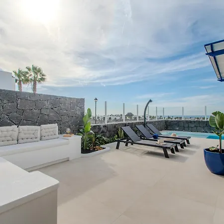 Villa Kalandraka Close To Marina, Sea Views, Ac, Heated Pool