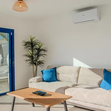 Kalandraka Close To Marina, Sea Views, Ac, Heated Pool Villa