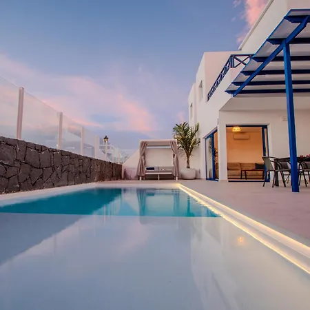 Kalandraka Close To Marina, Sea Views, Ac, Heated Pool